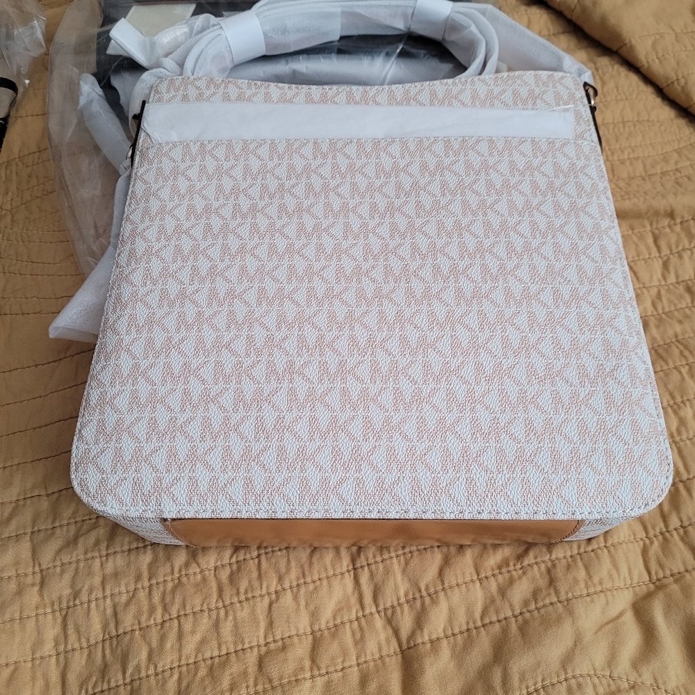 Michael kors Crossbody #3 - Picture 9 of 10